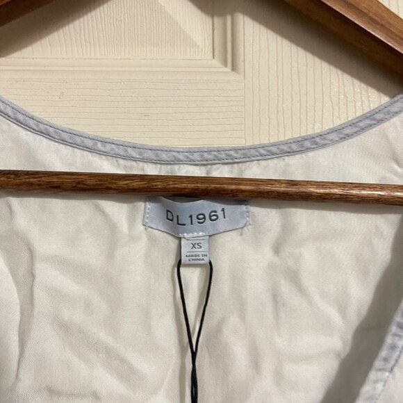 DL1961 Women's NWT Blue 100% Tencel Lyocell Tie Dye Button Up Sleeveless Top XS - Picture 2 of 7